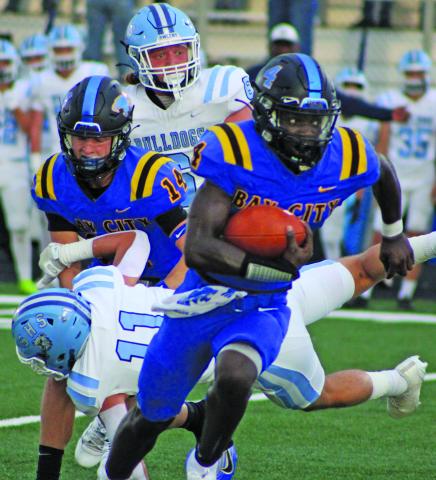 Sentinel Photo/Mike Reddell Blackcat junior running back Aiden Williams (4) was the leading rushing in the Blackcat victory over Sweeny.