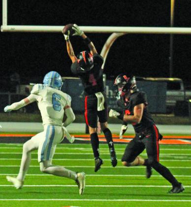 Anna Hernandez photo Van Vleck’s Cullen Carney (4) leaps high to make a key reception for the Leopards last week.