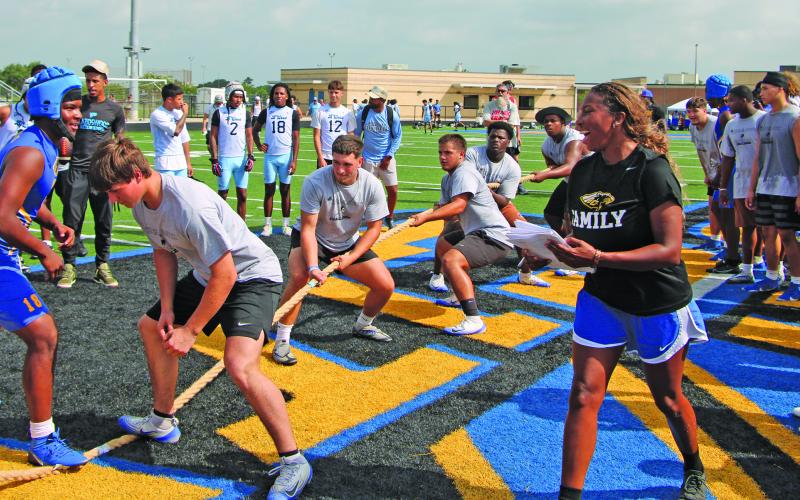 Sentinel Photo/Mike Reddell Bay City players draw quite the crowd as they prepare for the tug of war with another area school last week.