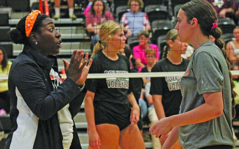 Photo by Anna Hernandez Van Vleck Volleyball Head Coach Evaree Rey talks to her player last week and explains what she should do next time in the game.
