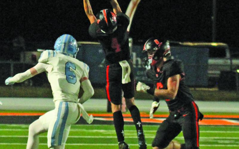 Anna Hernandez photo Van Vleck’s Cullen Carney (4) leaps high to make a key reception for the Leopards last week.