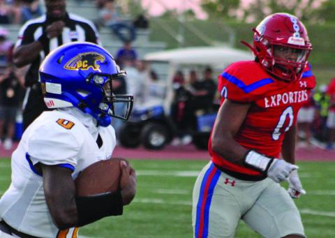 Sentinel Photo/Mike Reddell Blackcat sophomore running back Jada Andrews (0) looks to get around Brazosport defenders.