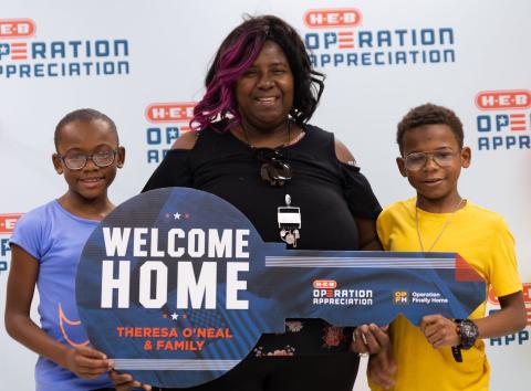 Photo courtesy of H-E-B Operation Appreciation Theresa O’Neal, widow of U.S. Navy Veteran Elijah O’Neal, and her children were surprised last week with the news that she and her children will receive a new mortgage-free mobile home from Operation Finally Home and H-E-B Operation Appreciation. The new mobile home will be constructed and delivered by Oak Creek Homes. 