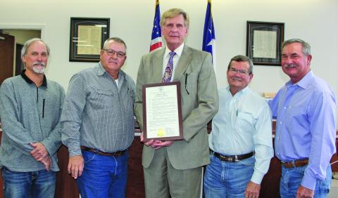 Sentinel Photo/Mike Reddell Matagorda County Commissioners Court approved resolutions that honored outgoing County Judge Nate McDonald and Precinct 2 Commissioner Kent Pollard at the court’s meeting Friday, Dec. 30. Above left, McDonald, center, holds his framed resolution, with commissioners, from left: Bubba Cook, Bubba Frick, Kent Pollard and Troy Shimek.