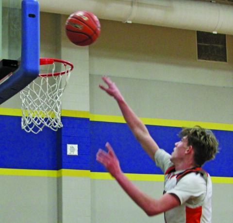Sentinel Photo/Mike Reddell Van Vleck sophomore Micah Burks (21) scores on Calhoun at the Bay City Basketball Tournament last week.