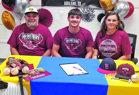 Sentinel Photo/Mike Reddell Fomer Bay City Blackcat pitcher David Perez, flanked by his parents, Vincent Perez, Sr. and Kelli Briggs, signed with McMurry University to play baseball Monday at Bay City High School. Perez was a standout in both baseball and football at BCHS.