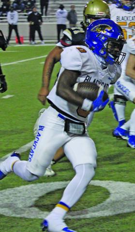 Sentinel Photo/Mike Reddell Junior running back Jada Andrews (8) finds some running room.