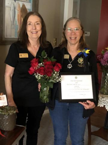 Jennifer Bishop (left) the 2022 Pilot Club Ambassador presented certificate and gifts to 2023 Ambassador, Loretta Griffin recently. Contributed photo