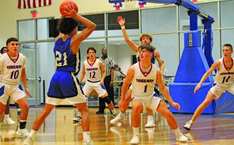 Anna Hernandez photo Tidehaven spreads its defense to guard Yoakum Friday, Jan. 5. The Tigers lost the district home game 52-50 in overtime at the Tiger Dome. Tidehaven, 3-3, 0-2, was to play Columbus in another district battle Tuesday, Jan.9.