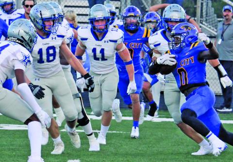 Sentinel Photos/Mike Reddell Bay City senior running back Jada Andrews (0) confronts a crowd of Edna defenders here Friday night.