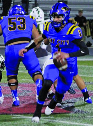 Sentinel Photo/Mike Reddell Blackcat senior quarterback Alex Estrada (1) looks for a receiver with the blocking of senior center Jakob Pesina (53).