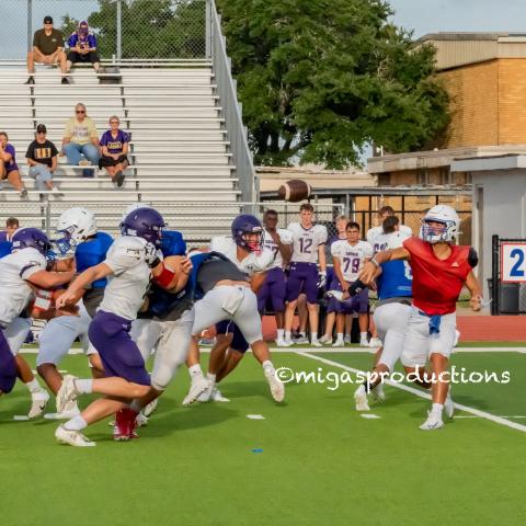 Migasproductions The Tidehaven quarterbac throws a pass against the oncoming Shiner defense at last week’s scrimmage.