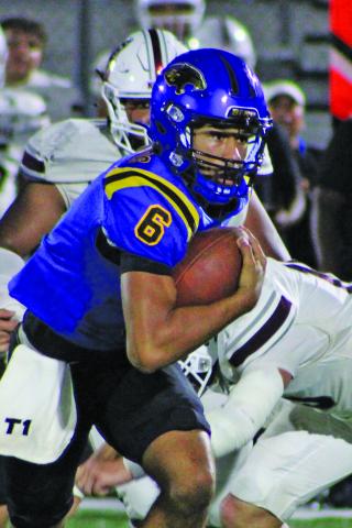 Sentinel Photo/Mike Reddell Blackcat junior Jonus Edwards (6) looks ahead after freeing himselft from Columbia defenders.