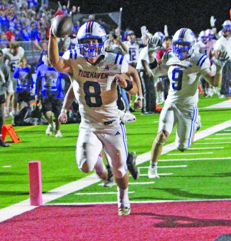 Sentinel Photo/Jessica Shepard Senior Tiger quarterback Kale Russell (8) is jubilant as he crosses the goal line for one of his three touchdowns against Stockdale Friday, Nov. 21. Tiger teammate Caiden Glaze (9) signals TD.