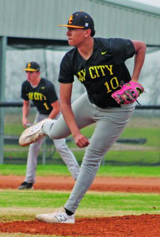 Sentinel Photo/Mike Reddell Blackcat pitcher Aaron Burciaga (10) in action vs. Van Vleck