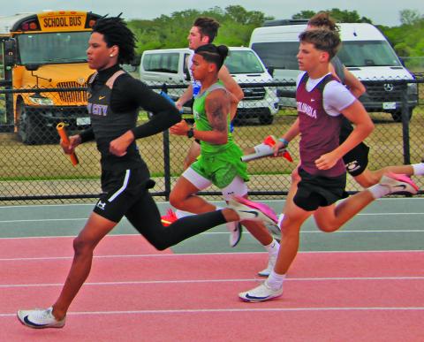 Sentinel Photo/Mike Reddell Bay City relay runner Au’mrey Teno takes the lead in a relay at the Van Vleck Pre-District Warm-up meet last week.