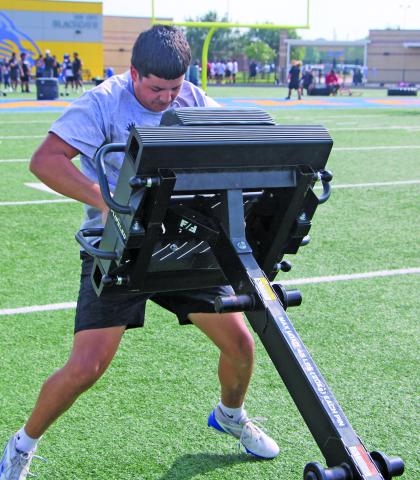 Sentinel Photo/Mike Reddell A Bay City Blackcat wrestles a lift downfield as another measure of upper and lower body strength.