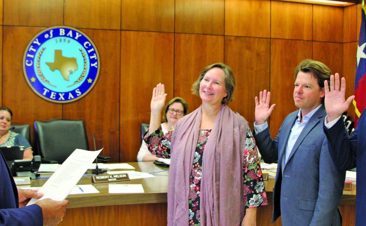 Sentinel photo/Mike Reddell Mayor Robert Nelson swears in (from left) re-elected Council Members Becca Sitz and Bradley Westmoreland and newly elected Council Member Blayne Finlay. See Jason Childers’ recognition on Page 5.
