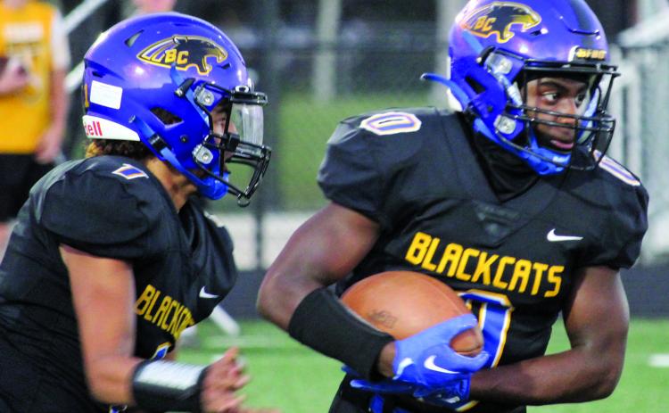 Sentinel Photo/Mike Reddell Blackcat sophomore running back Jada Andrews (0) takes the handoff from quarter Alex Estrada (1).
