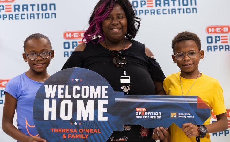 Photo courtesy of H-E-B Operation Appreciation Theresa O’Neal, widow of U.S. Navy Veteran Elijah O’Neal, and her children were surprised last week with the news that she and her children will receive a new mortgage-free mobile home from Operation Finally Home and H-E-B Operation Appreciation. The new mobile home will be constructed and delivered by Oak Creek Homes.