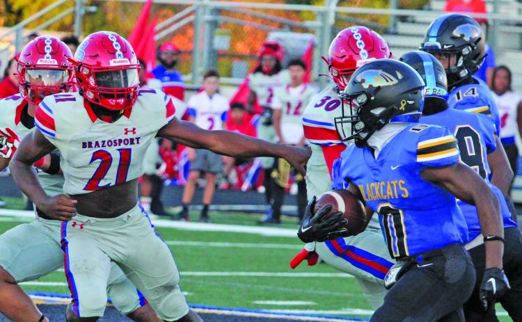 Sentinel Photo/Mike Reddell Junior running back Jada Andrews (0) gets around end for big yardage. Andrews had a game-high 94 yards rushing.