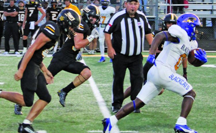 Sentinel Photo/Mike Reddell Junior running back Jada Andrews leaves Sealy defenders behind en route for a Blackcat score.