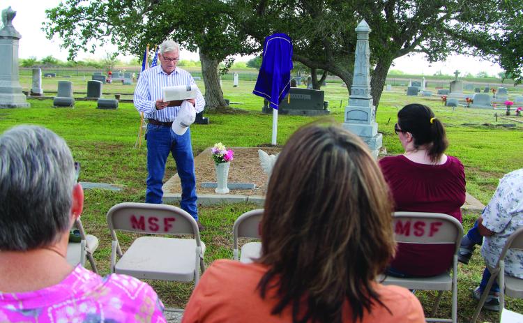 Sentinel Photo/Mike Reddell Rik Stanley reads Selkirk biography.