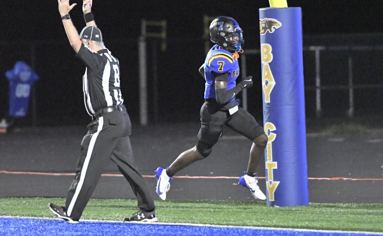 Photo by Larry Bose Bay City senior wide receiver Xylan Williams (7) scores.