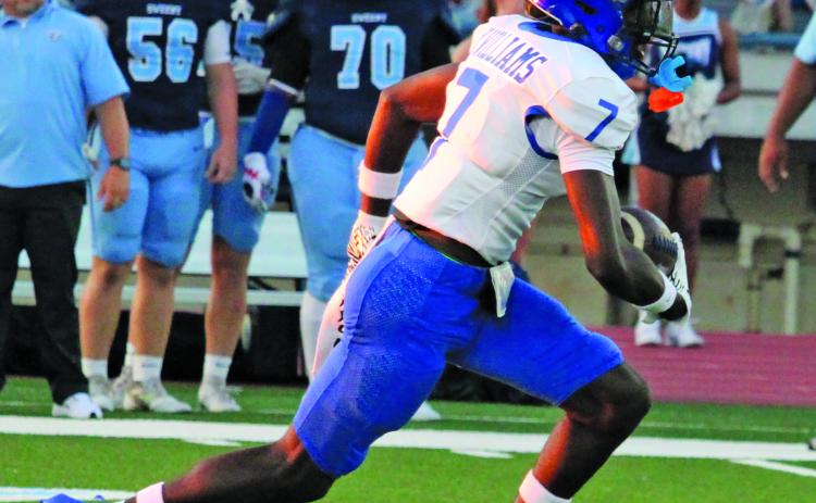 Sentinel Photo/Mike Reddell Bay City senior wide receiver Xylan Williams (7) takes off on 70-yard punt return for a touchdown in the first quarter