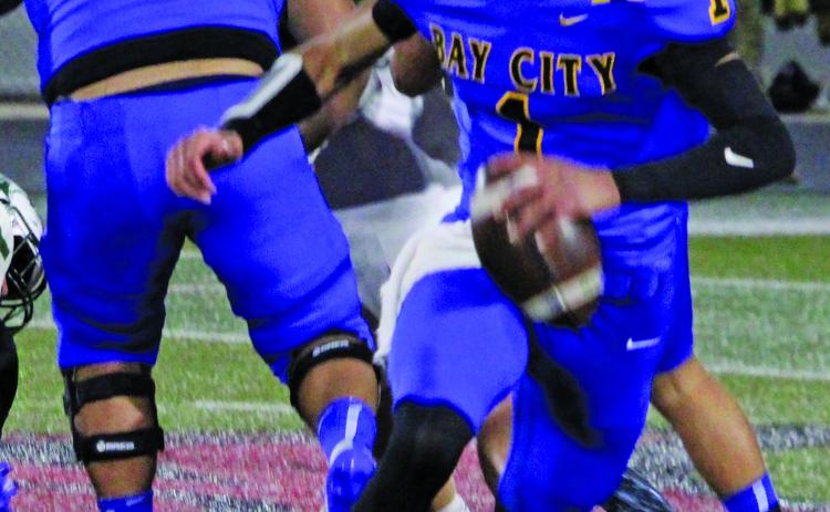Sentinel Photo/Mike Reddell Blackcat senior quarterback Alex Estrada (1) looks for a receiver with the blocking of senior center Jakob Pesina (53).