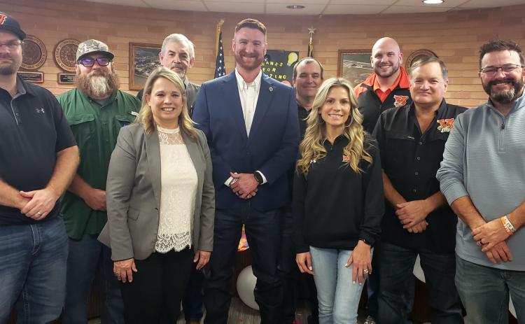 Sentinel Photo/Jessica Shepard Van Vleck ISD’s new police chief Stephen Jimenez was congratulated on joining the Van Vleck Leopard family and posed with VVISD trustees and administration personnel at the Jan. 13 meeting. Please see Pages 7 and 8 for more Van Vleck ISD news and photos