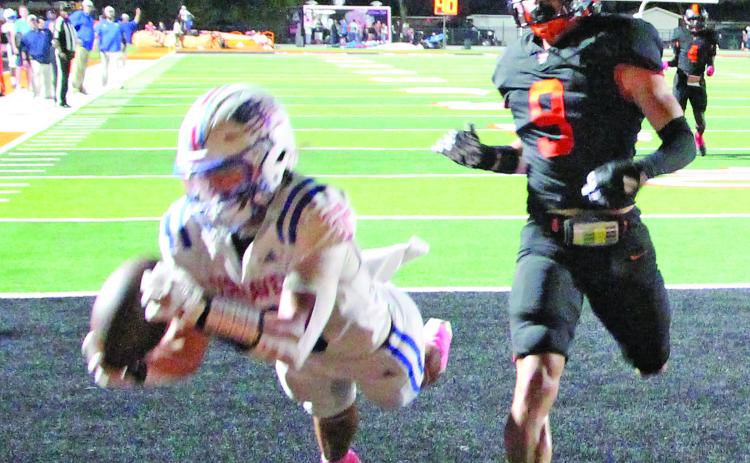Sentinel Photo/Jessica Shepard Tidehaven senior wide receiver TJ Galvan (3) grabs a touchdown pass against Van Vleck Friday night.