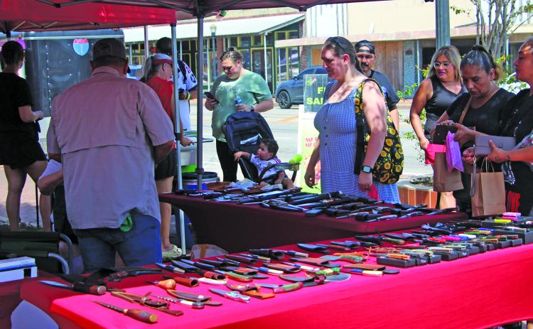 Last week’s Market Days on the Square had a decent turnout. Consider the wide array of cutlery that appeared to draw several possible female customers. Sentinel Photo/ Jessica Shepard