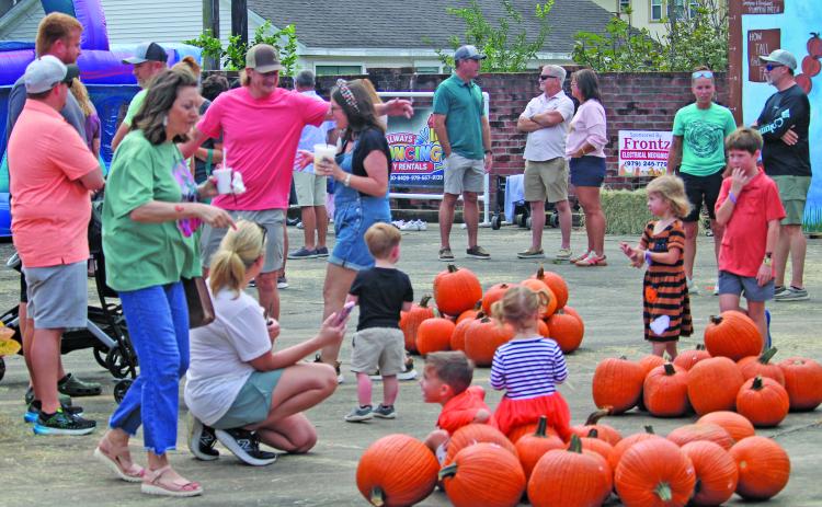 Sentinel Photo/Mike Reddell Kids, parents, grandparents gather at the Sunshine & Rainbows Pumpkin Patch on Saturday, Oct. 3.